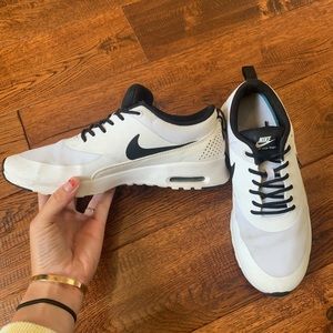 Women’s Nike Air Max Thea (size 8.5)